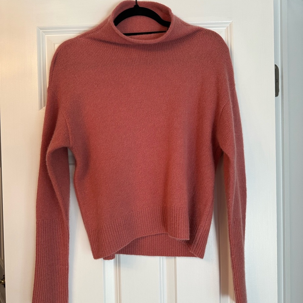 Wilfred 100% cashmere sweater
